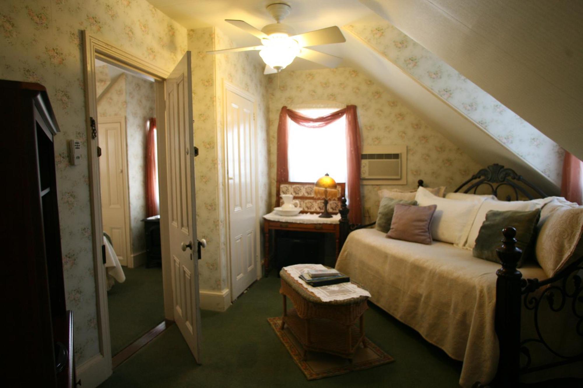 The Bacchus Inn Bed & Breakfast Cape May Room photo